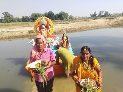 चैती छठको मुख्यदिन आज अस्ताउदो सुर्यलाई अर्घ दिई मनाईदै