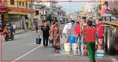 वीरगञ्जमा खानेपानीको हाहाकार   तराई–मधेशका जिल्लाहरूमा चाँपाकल ९हातेकल० सुक्न थालेपछि खानेपानीको हाहाकार हुन थालेको छ ।