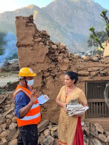 एमालेले भुकम्प पीडितलाई बनाई दियो ८० अस्थायी घर