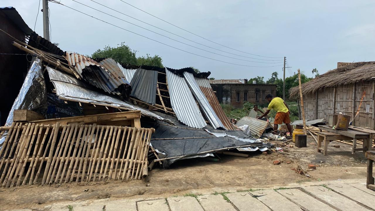 मध्यरातीमा आएको आँधीेका कारण पर्सामा ठुलो  क्षति ,बिधुत आपुर्ति बन्द, दुई जना घाईते  