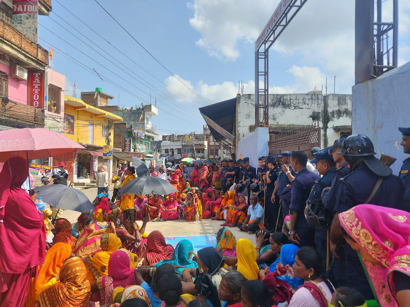 लघुवित्त पिडितहरुद्वारा वीरगंजमा प्रर्दशन