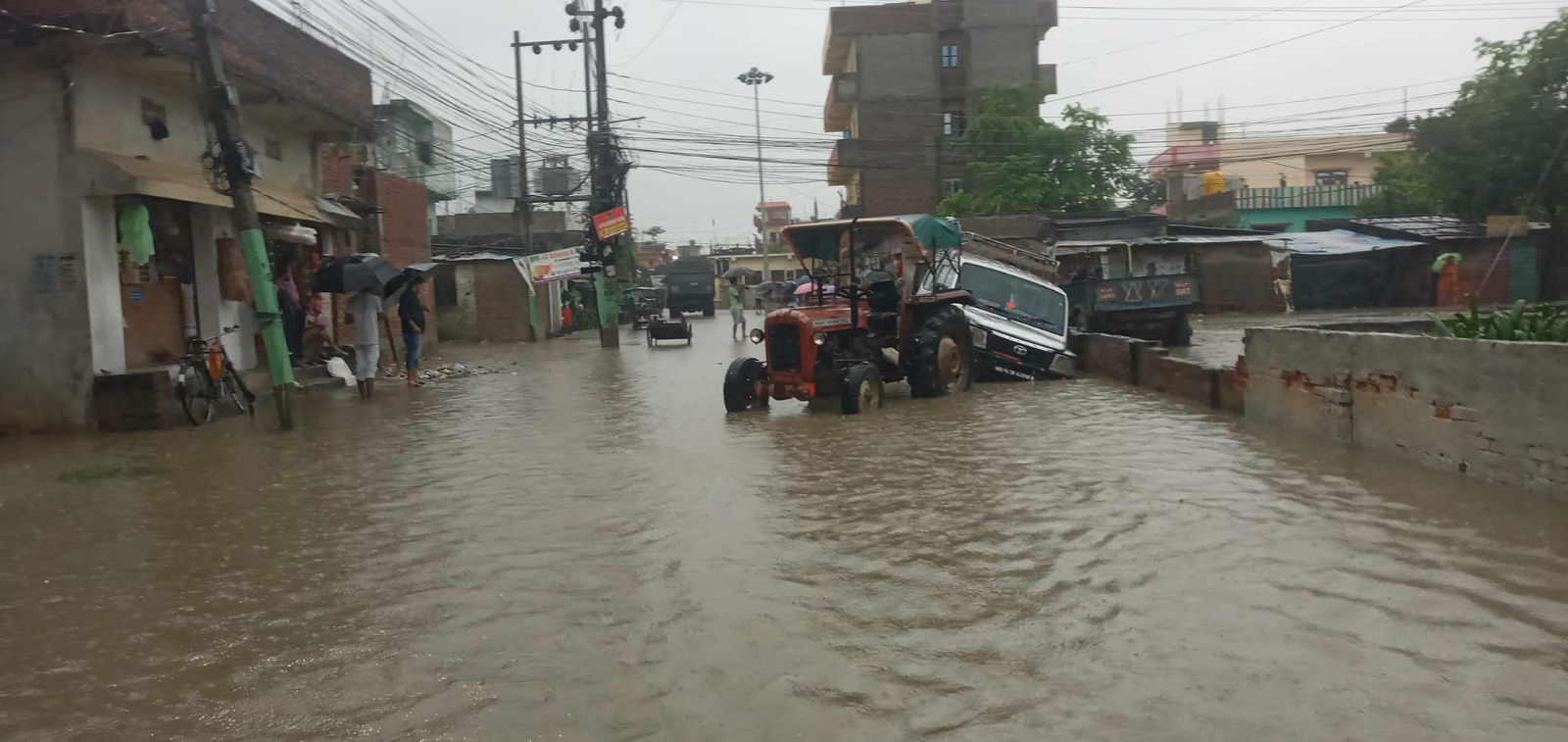 अबिरल बर्षाका कारण देशभरिका जनजिवन कष्टकर,किसानहरु रोपाईमा व्यस्त