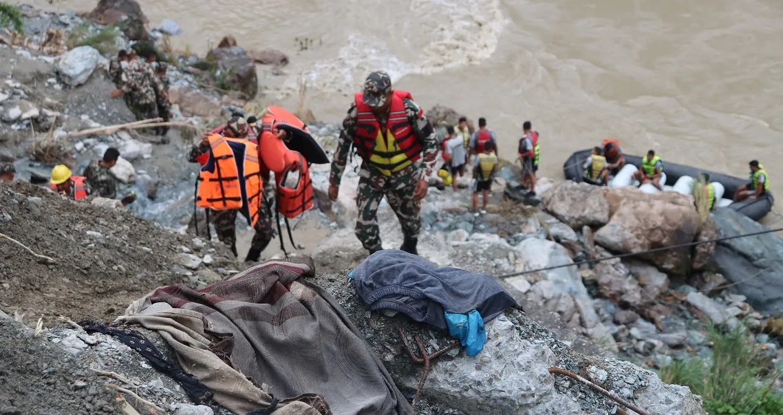 त्रिशूलीबस दुर्घटना :५० किलोमिटर टाढा नारायणी नदीमा भेटियो एउटा शव