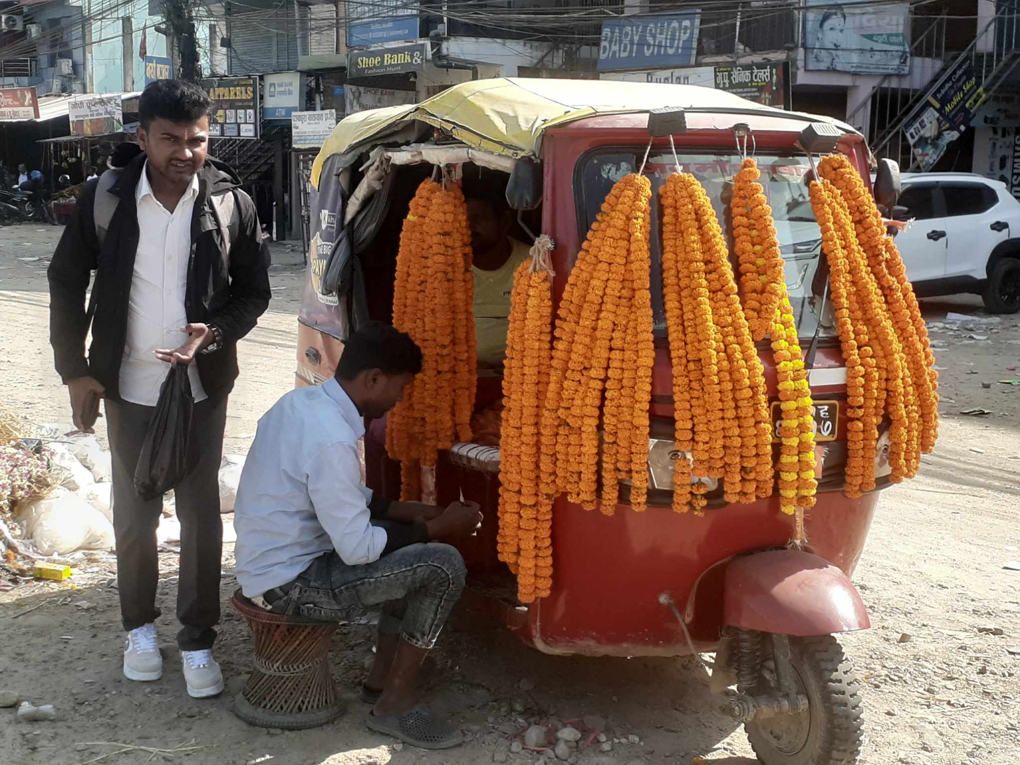 भारतीय फूलमा बन्देज नहुदाँ मालीहरुको पुस्तौनी पेशा धरापमा